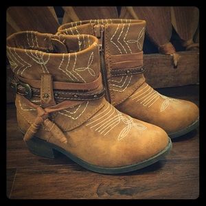 🍂Toddler cowgirl boots size 9 🍂